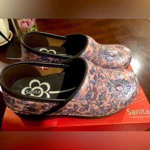 Sanita professional clogs